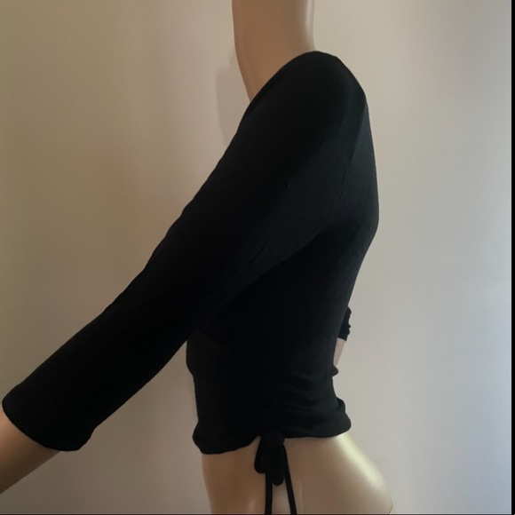 Black top - Picture 5 of 10